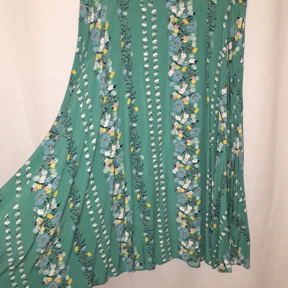 Cute Floral Dress - Picture 3 of 5